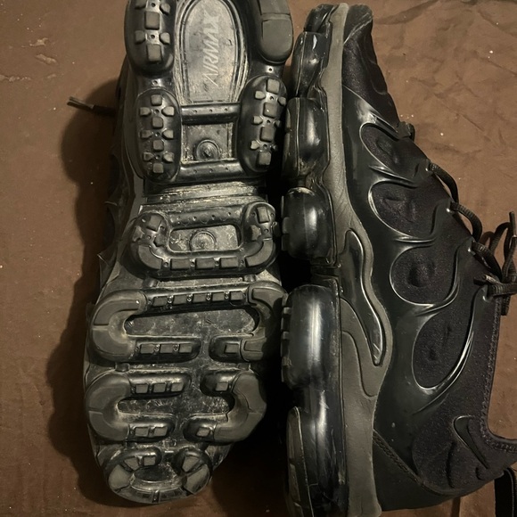 Nike Black VaporMax Sneakers Triple Black Authentic - Picture 5 of 8